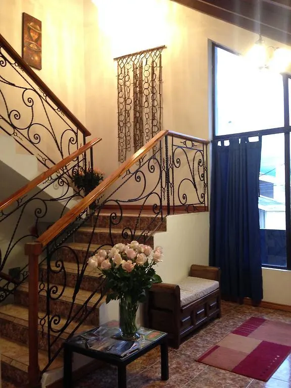Hospedaje Tanpu Quito 3*,